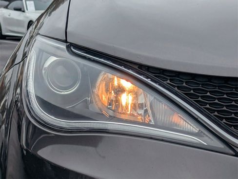 Used 2018 Chrysler Pacifica Touring-L image 28