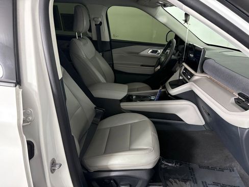 Certified 2025 Ford Explorer Active w/ Active Comfort Package AWD/4WD image 33
