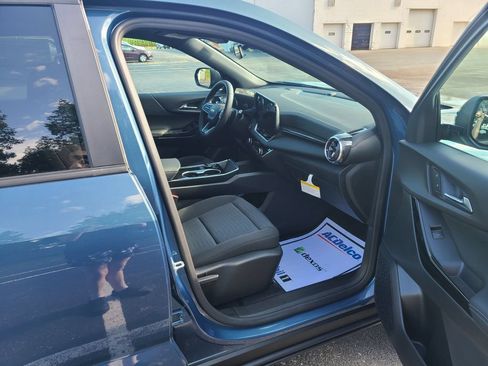 New 2027 Chevrolet Equinox LT FWD image 11