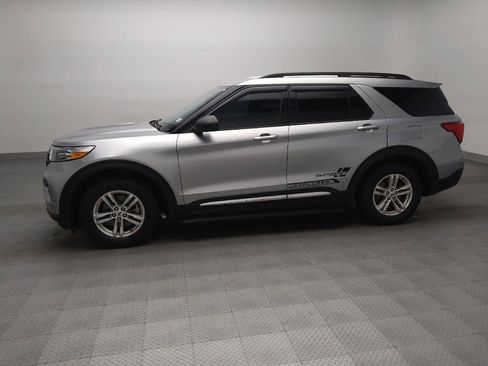 Used 2021 Ford Explorer XLT RWD image 2