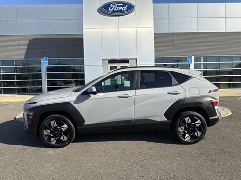 Used 2024 Hyundai Kona SEL AWD/4WD image 2