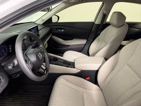 Used 2025 Honda Accord SE image 27