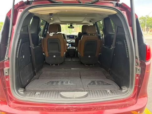 Used 2017 Chrysler Pacifica Limited w/ UConnect Theater Package FWD image 25