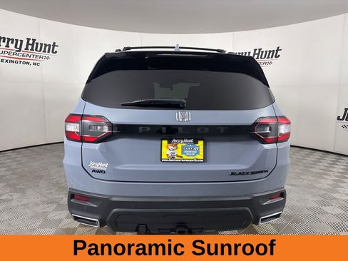 Used 2025 Honda Pilot Black Edition image 6