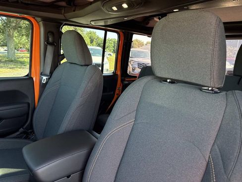 Used 2025 Jeep Wrangler Unlimited Sport AWD/4WD image 32