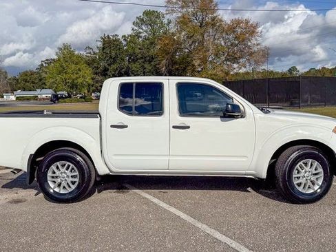 Used 2019 Nissan Frontier SV image 3