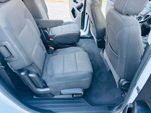 Used 2019 Chevrolet Traverse LT FWD image 24