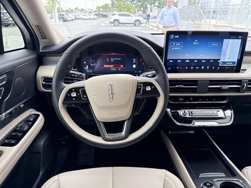 New 2026 Lincoln Corsair Premiere image 17