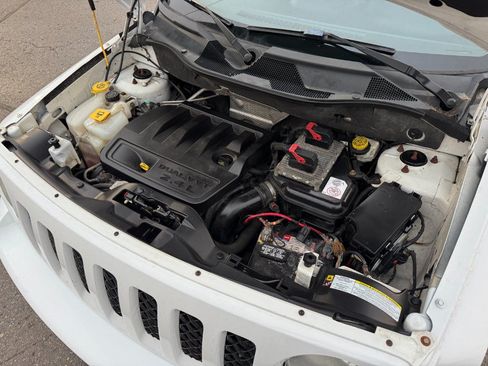 Used 2013 Jeep Patriot Latitude AWD/4WD image 22