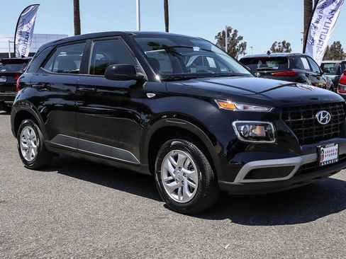 New 2026 Hyundai Venue SE FWD image 3