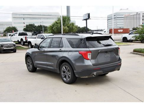 Used 2022 Ford Explorer XLT w/ Equipment Group 202A RWD image 4