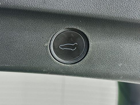 Used 2023 Tesla Model Y AWD image 28