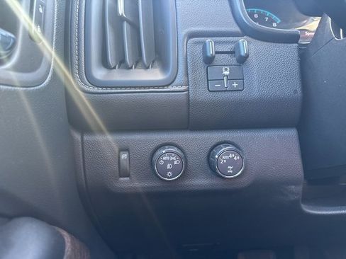 Used 2022 GMC Canyon Denali image 28