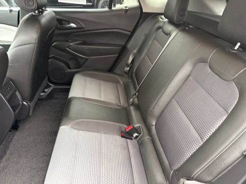 Used 2025 Chevrolet Trax LT FWD image 15