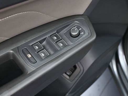 Used 2022 Volkswagen Atlas Cross Sport SE w/ Black Wheel Package image 18