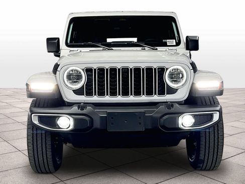 Used 2025 Jeep Wrangler Unlimited Sahara w/ Safety Group AWD/4WD image 3