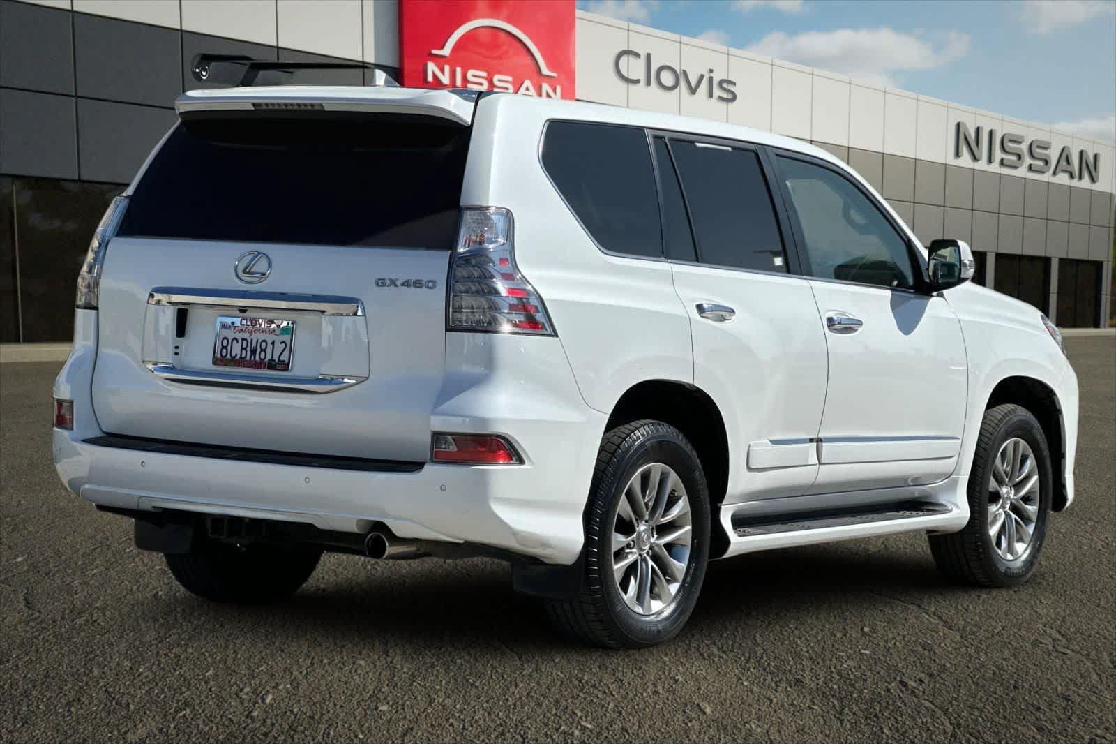 Used 2018 Lexus GX 460 Luxury w/ Preferred Accessory Package AWD/4WD image 3