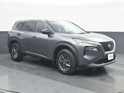 Used 2023 Nissan Rogue S image 9