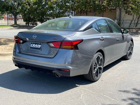 Used 2025 Nissan Altima 2.5 SR FWD image 7