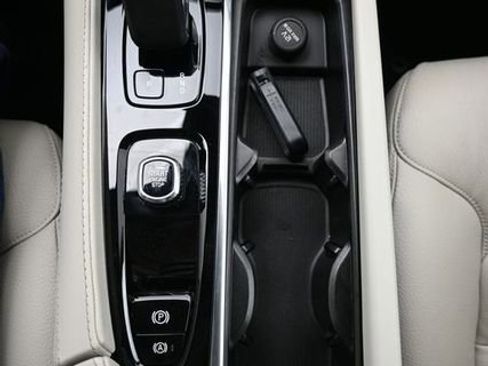 Used 2024 Volvo XC90 B6 Plus AWD/4WD image 12