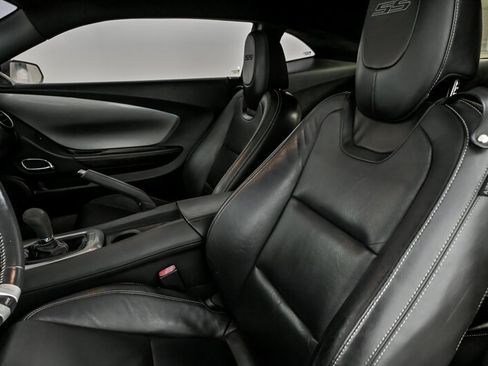 Used 2010 Chevrolet Camaro SS image 19
