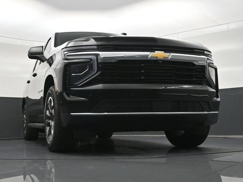 Used 2026 Chevrolet Suburban LS RWD image 31