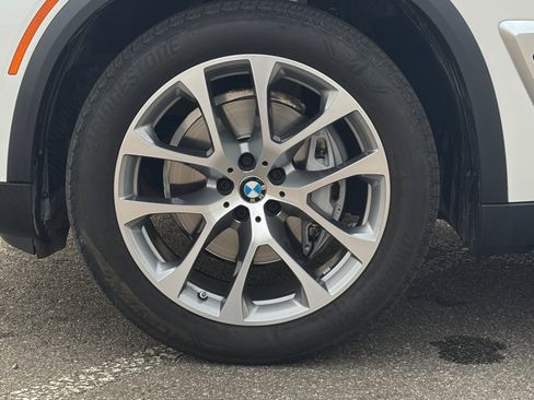Used 2024 BMW X5 xDrive40i w/ Premium Package AWD/4WD image 12