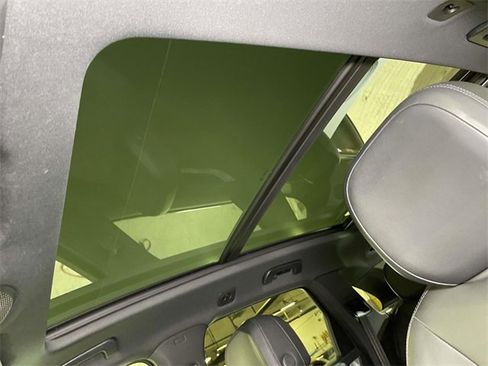 Used 2024 Porsche Cayenne image 18