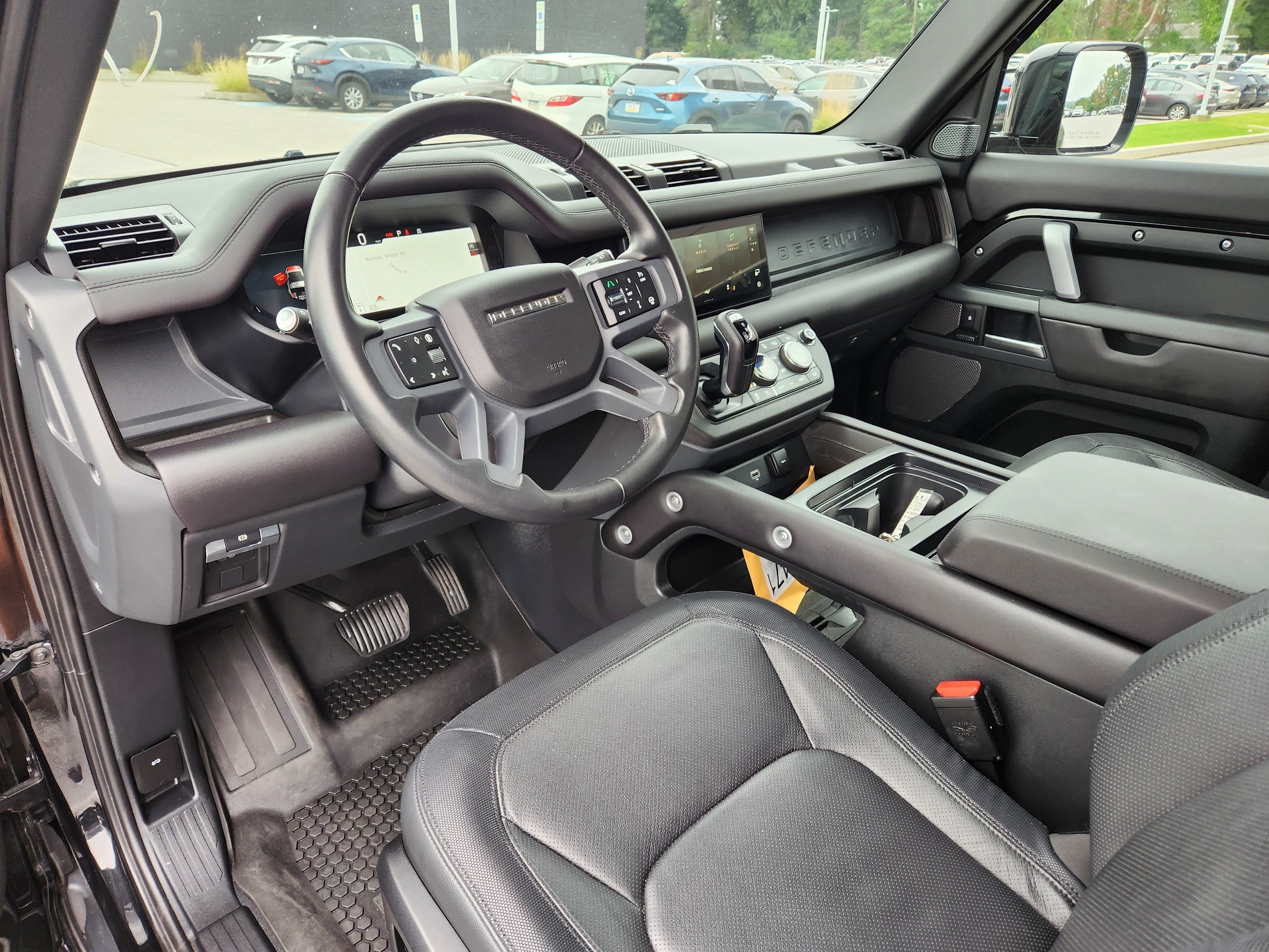 Used 2024 Land Rover Defender 90 X-Dynamic SE AWD/4WD image 16