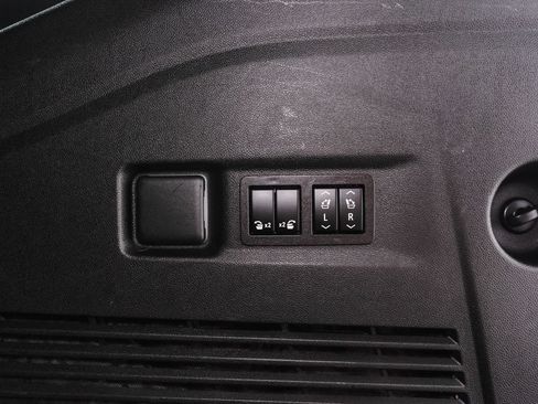 Used 2023 GMC Yukon XL Denali AWD/4WD image 42