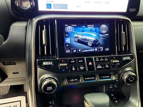 Used 2023 Lexus LX 600 4WD w/ Interior Upgrade Package image 17