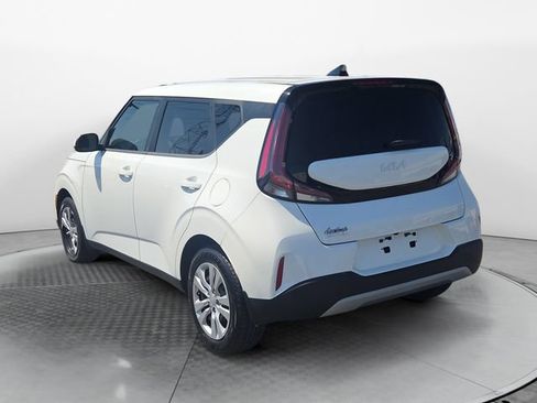 Used 2023 Kia Soul LX FWD image 3
