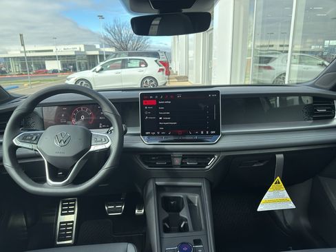 New 2026 Volkswagen Tiguan SE R-Line image 15