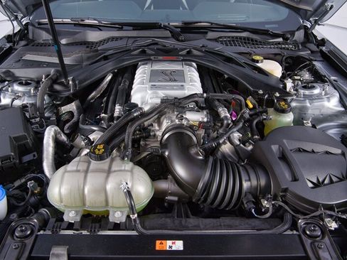 Used 2022 Ford Mustang Shelby GT500 w/ Carbon Fiber Track Pack RWD image 38