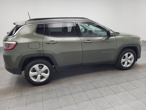 Used 2018 Jeep Compass Latitude FWD image 10