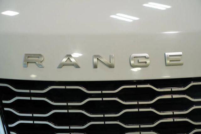Used 2021 Land Rover Range Rover HSE AWD/4WD image 4