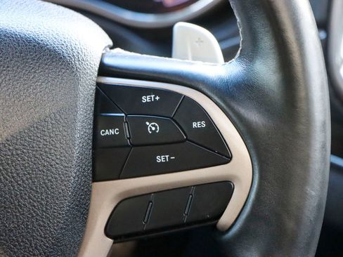 Used 2017 Jeep Grand Cherokee Overland image 29