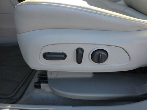 Used 2020 GMC Acadia SLT w/ Driver Alert Package II image 16