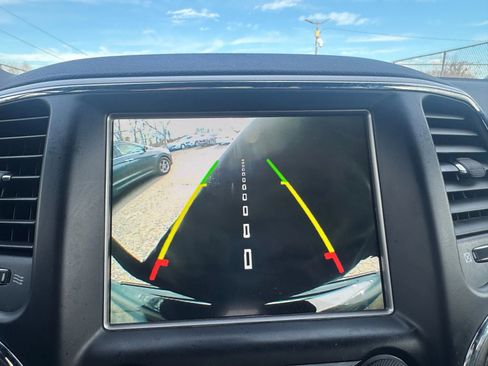 Used 2018 Jeep Grand Cherokee Altitude image 12