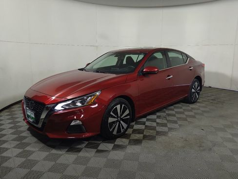Used 2022 Nissan Altima 2.5 SV w/ SV Premium Package AWD/4WD image 2
