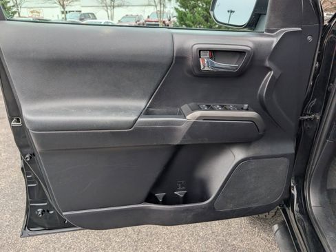 Used 2020 Toyota Tacoma TRD Off-Road image 24