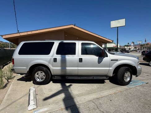 Used 2005 Ford Excursion XLS RWD image 2