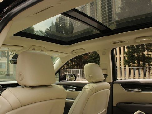 Used 2021 Cadillac XT6 Premium Luxury image 24