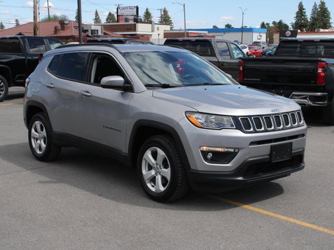 Used 2019 Jeep Compass Latitude w/ Popular Equipment Group AWD/4WD image 3