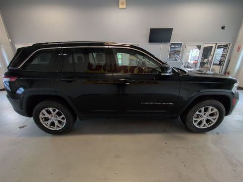 Used 2023 Jeep Grand Cherokee Limited AWD/4WD image 6
