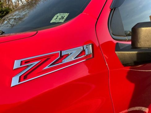 Used 2021 Chevrolet Silverado 1500 LT Trail Boss image 2