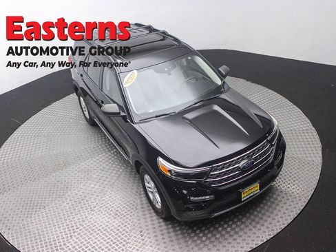 Used 2022 Ford Explorer XLT w/ Equipment Group 202A AWD/4WD image 3