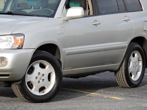 Used 2005 Toyota Highlander Limited AWD/4WD image 9
