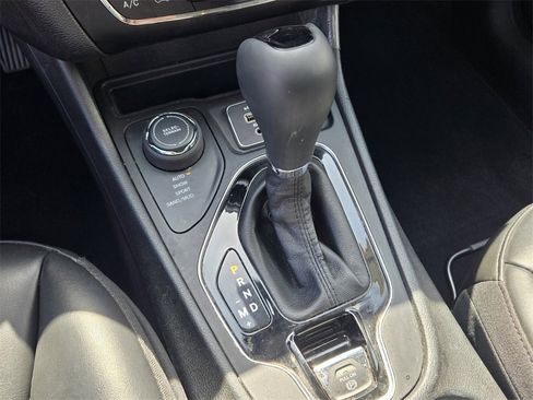 Used 2020 Jeep Cherokee Latitude Plus image 21