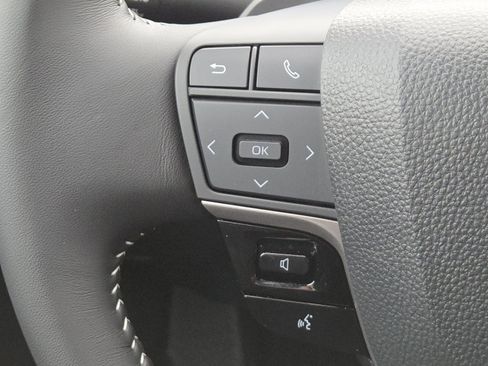 Used 2025 Toyota Camry SE w/ Convenience Package image 30